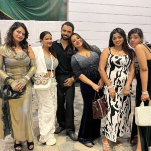 Bharti Jha Instagram - The Gang🫰🏻🫶🏻💪🏻🤞🏻❤️🌈✨🙌🏻🥰🤗
.
#priyagamre #luckysaini #muskanagarwal #ranipari #bhartijha #malvikatomar #friends #love #mumbai #party