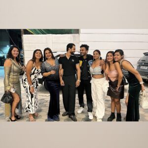 Bharti Jha Instagram - The Gang🫰🏻🫶🏻💪🏻🤞🏻❤️🌈✨🙌🏻🥰🤗
.
#priyagamre #luckysaini #muskanagarwal #ranipari #bhartijha #gauravsingh #ayushibhowmick #malvikatomar #friends #love #mumbai #party