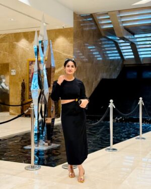 Bhavana Appu Instagram - Back to black 🖤

Sakkathag click madiradhu @arunlankeshgowda 😎