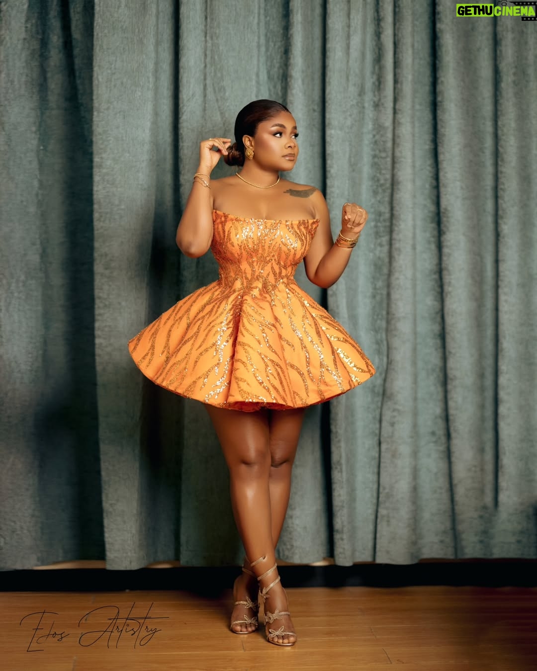 Bimbo Ademoye - 279.8K Likes - Yetunde Animashaun paro ku. đŸ˜‚đŸ¤£đŸ¤£ she even dropped one lie last night at the premiere of #AlakadaBadandBoujee. House and car whereeeeeee, wey I never chop belleful. đŸ˜‚đŸ¤£đŸ¤£đŸ¤£.
Anyways. Last Night was all shades of magical ! @toyin_abraham . Abosede, I'm super proud of you! You put in the work and I pray the world loves and appreciates it. Weldoneeeee big sis!. Love Always, your rebbeca!.
#AlakadaBadandBoujee would start showing in cinemas from 20th of December, pls come one come call.
Styling …@by_mickeycreates
Makeup @maryjayblaq
Photo @edos_artistry
Dress @dressedin_ima
I love you guys.