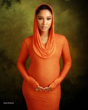 Bimbo Ademoye Instagram - Because God just continues to show himself in my life . My better half and her better half are about to give me another obsession. Aunchie of 3 coming through . Dear God. THANK YOU !  FOR EVERYTHING!  THANK YOU HEAVENLY FATHER!  @adesuaetomi @bankywellington should we continue the z trend and name her or him zion. 🤔.