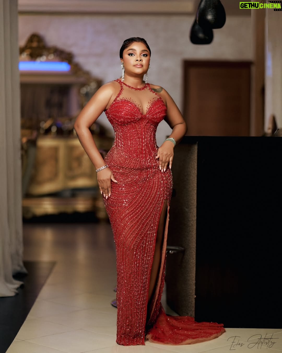 Bimbo Ademoye - 175.8K Likes - Film wey sweet, na from premiere you go know. All people would talk about is the movie. @_timini saying I'm proud of you is an understatement. YOU DID A THING!!. #reellove is a movie and more!!!!. I can't wait for Nigeria and eventually the world to see reel love. Weldone T. You work so hard and I'm so glad to see It paying off. Guys reel love starts showing in cinemas on valentines day. Feb 14th is the date. See y'all in cinemas .
Styling @by_mickeycreates
Photographer @edos_artistry
Dress @dressedin_ima