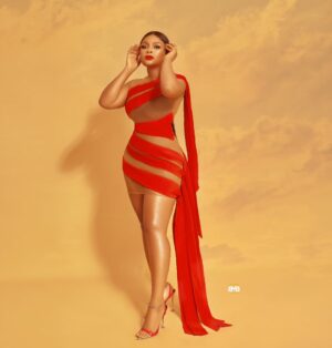 Bimbo Ademoye Instagram - I heard you've been looking for me 😂🤣🤣. No vex. This particular birthday sweet pass normal. I've been swimming in gifts and so much love. Anyways. Happy birthday to Me. Thank you so much for all the love. I love you guys dearly! 
PS  pretend you've never seen this pic before. I no remember do photoshoot.