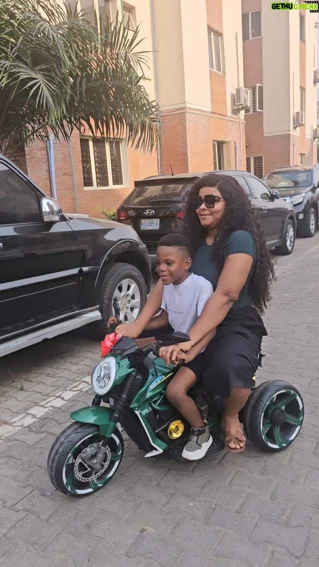 Bimbo Ademoye - 116.8K Likes - In a bid to give Back to the society, My baby and I have decided to start a free delivery company, we deliver your items worldwide, FOR FREE, you'd just pay for papa's appearance fee which is 20 billion naira only . For enquiries, pls call 08012345678. Or email somethingdeydoyou.co.uk