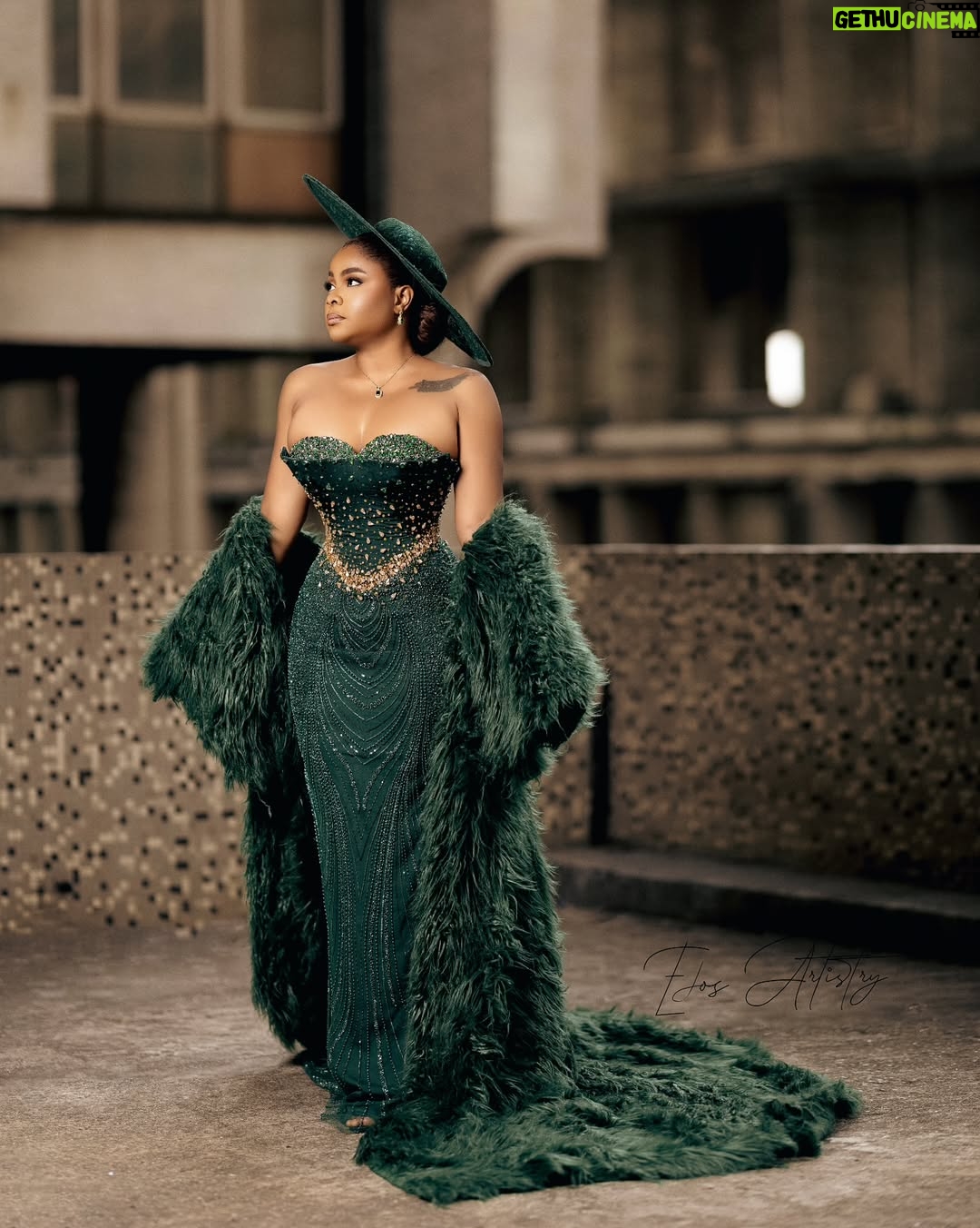 Bimbo Ademoye - 381.9K Likes - Green with envy!. It's Lights, camera , Naija o' clock @naijaonnetflix called and of course I answered.
Styled my fav @by_mickeycreates
Photo my boo @edos_artistry
Dress @dressedin_ima
Make up @glambymorgan_
#lightscameranaija
#netflixparty