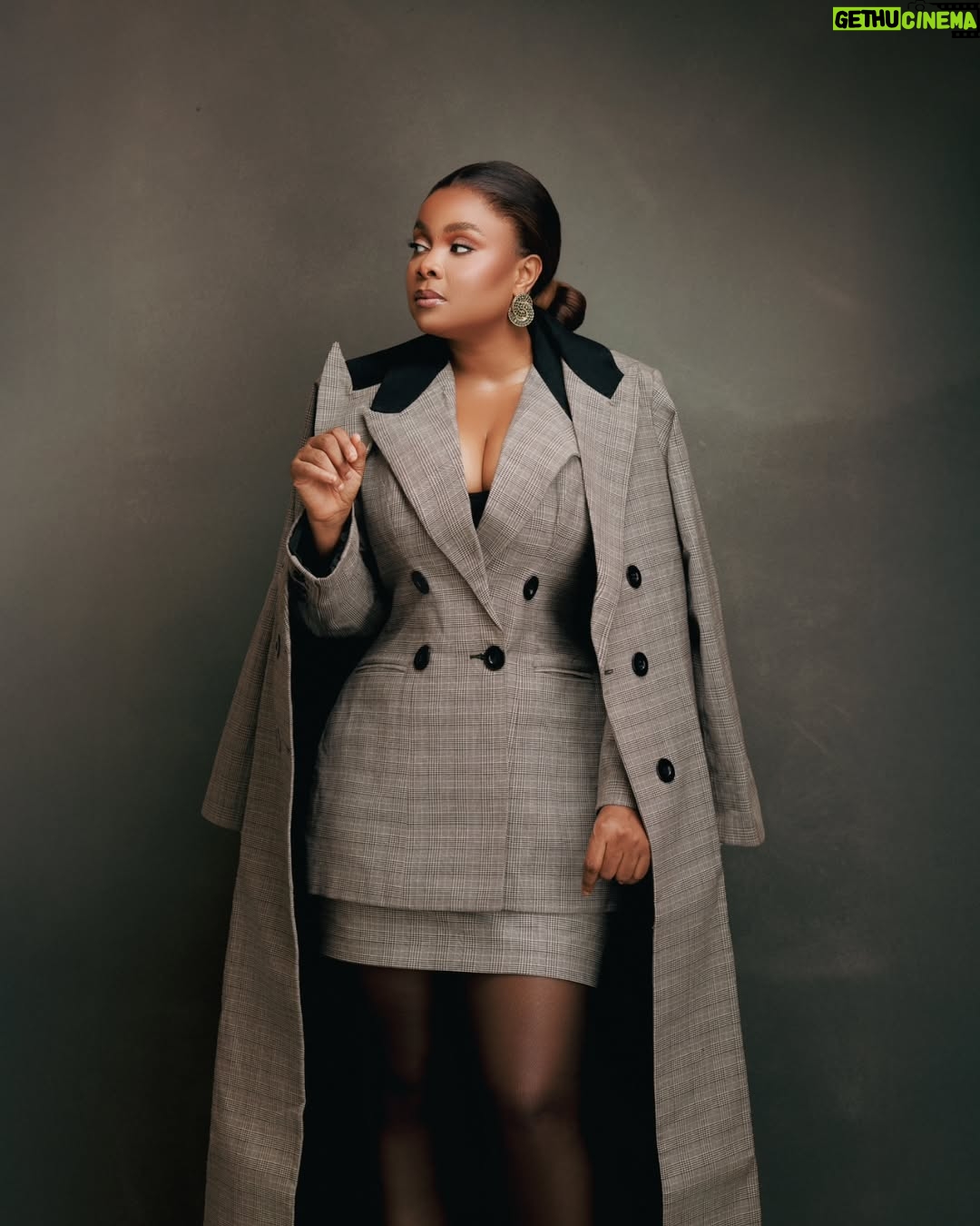 Bimbo Ademoye - 156K Likes - HAPPY NEW MONTH!. YES MY MONTH IS JUST STARTING . WELCOME TO THE MONTH OF APRIL. I HAVE A BIG ANNOUNCEMENT TOMORROW. ANY GUESSES? HINT: TELEVISION. đŸ˜‚đŸ¤£. ANYWAYS, WATCH THIS SPACE ,ESPECIALLY TOMORROW. THE WAIT IS OVER!.
MY GORGEOUS OUTFIT FROM @kudcollections . Thank you so much for this breathtakingly beautiful outfit my darling . Your hands are blessed.
Outfit @kudcollections
Styling @by_mickeycreates
Photo @edos_artistry
Makeup @maryjayblaq