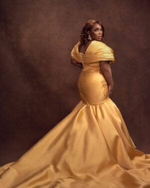 Bimbo Akintola Instagram - @bimboakintola for @naijaonnetflix LIGHTS, CAMERA, NAIJA!!! 
Shot by @tomiwaarije 
Styled by @ikechukwuurum for @theqrbrand_ 
Asst Stylist @thetomiwaafo @temmie_tee 
Wearing @3and4fashion 
Hair by @247hairstyle 
Makeup by @sodis_glamor 

#LightsCameraNaija #NaijaOnNetflix #BimboAkintola #TheQRBrand