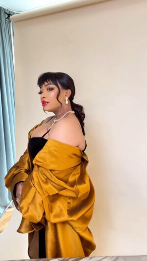 Bimbo Akintola Instagram - Our 3rd Star for #Amvca10 was the Delectable Legendary @bimboakintola who exuded so much Class and Elegance on the Red carpet 😍🌟🫶🏽 #amvca2024

Love this Clean beat with bold red lip (Although @ikechukwuurum and I begged and cried before she accepted red lips 😅😅😅) but she loved the finished look in the end 😁👌

Glam; @bare2beauty using all @baretobeautycosmetics2 products 

Video; @bare2beauty 

Hair; @luciousvirginhair 

Dress / Stying; @vicnateng @ikechukwuurum