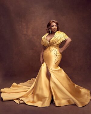 Bimbo Akintola Instagram - @bimboakintola for @naijaonnetflix LIGHTS, CAMERA, NAIJA!!! 
Shot by @tomiwaarije 
Styled by @ikechukwuurum for @theqrbrand_ 
Asst Stylist @thetomiwaafo @temmie_tee 
Wearing @3and4fashion 
Hair by @247hairstyle 
Makeup by @sodis_glamor 

#LightsCameraNaija #NaijaOnNetflix #BimboAkintola #TheQRBrand