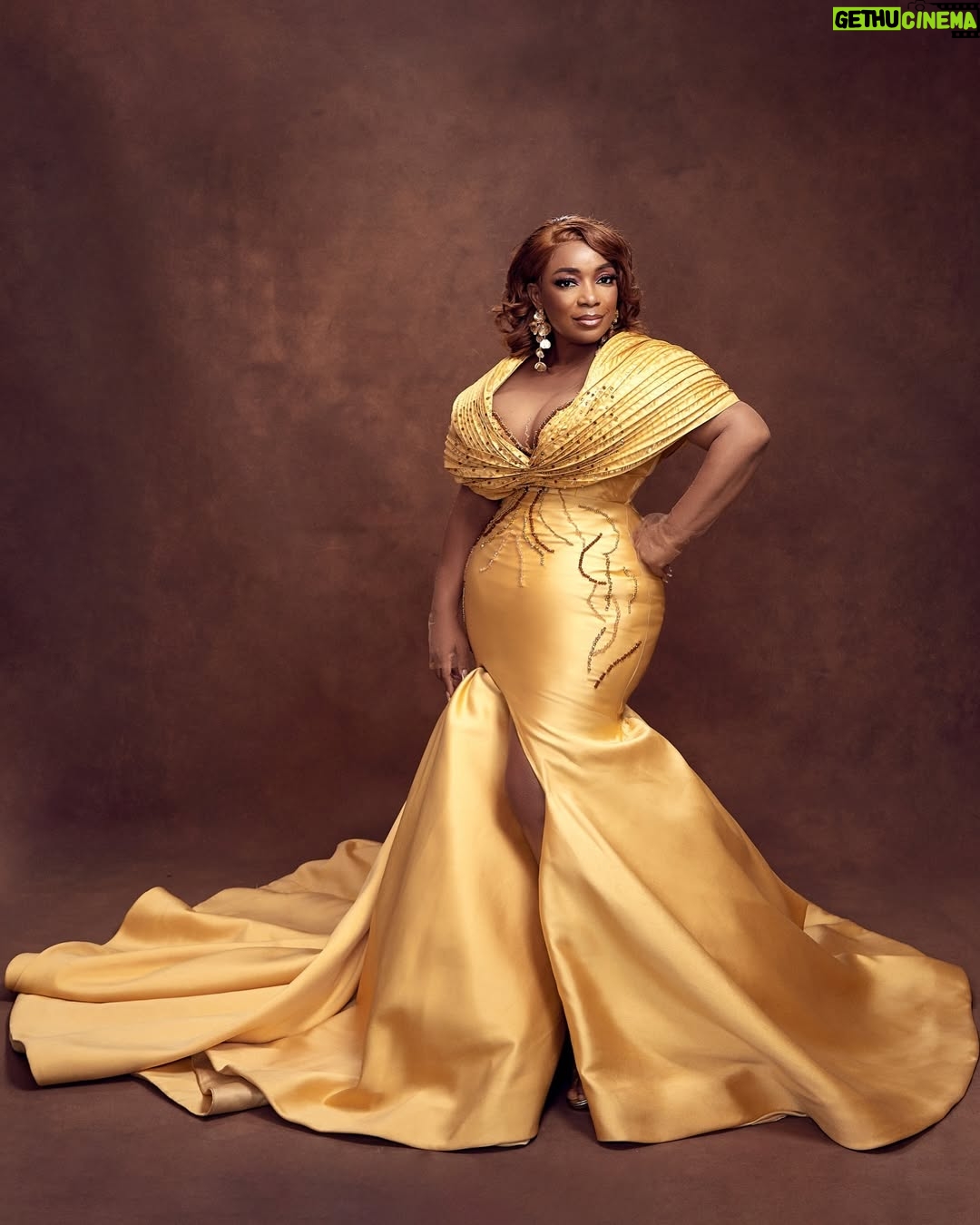 Bimbo Akintola - 1.4K Likes - @bimboakintola for @naijaonnetflix LIGHTS, CAMERA, NAIJA!!! 
Shot by @tomiwaarije 
Styled by @ikechukwuurum for @theqrbrand_ 
Asst Stylist @thetomiwaafo @temmie_tee 
Wearing @3and4fashion 
Hair by @247hairstyle 
Makeup by @sodis_glamor 

#LightsCameraNaija #NaijaOnNetflix #BimboAkintola #TheQRBrand