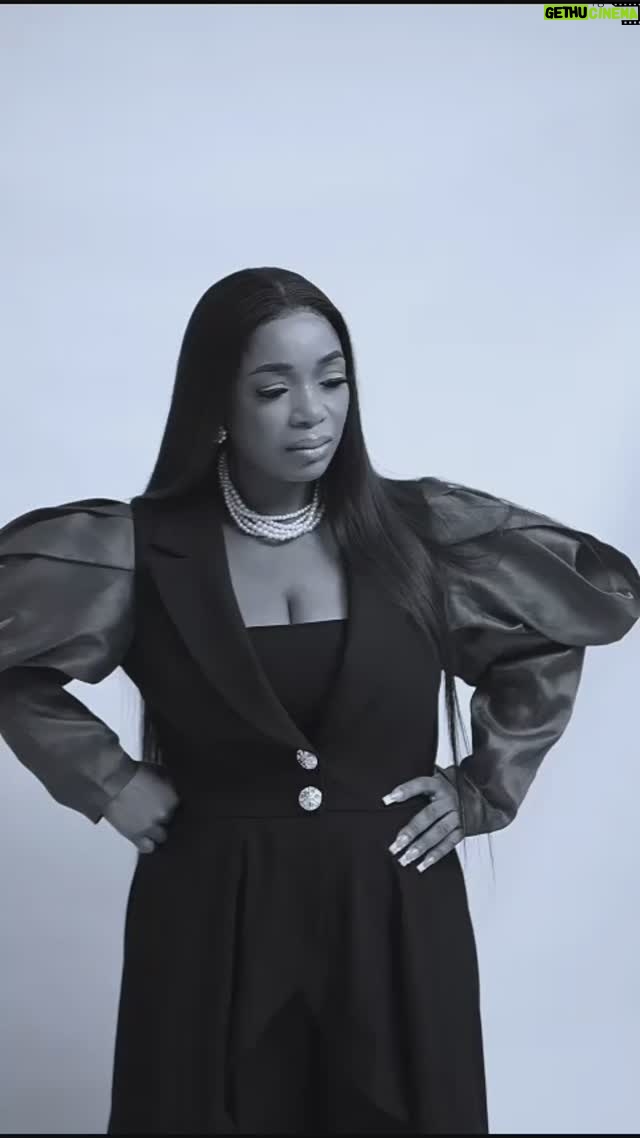 Bimbo Akintola - 11.3K Likes - Tick Tock Tick Tock ⏰
•
The clock is ticking as #AlakadaBadandBoujee drops in cinemas near you by the 20th of December 📌
•@toyin_abraham

Director @adebayotijani
•
Distributed- @filmoneng
. 
Styled by @medlinboss