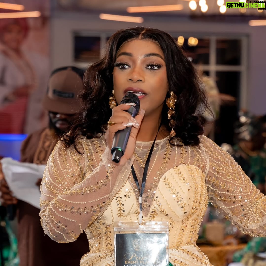 Bimbo Akintola - 10.2K Likes - One step at a time, eyes on the goal.
#life #goals #Godsown
Hope your week has been fruitful fam?
Enjoy the weekend đŸ˜ƒ