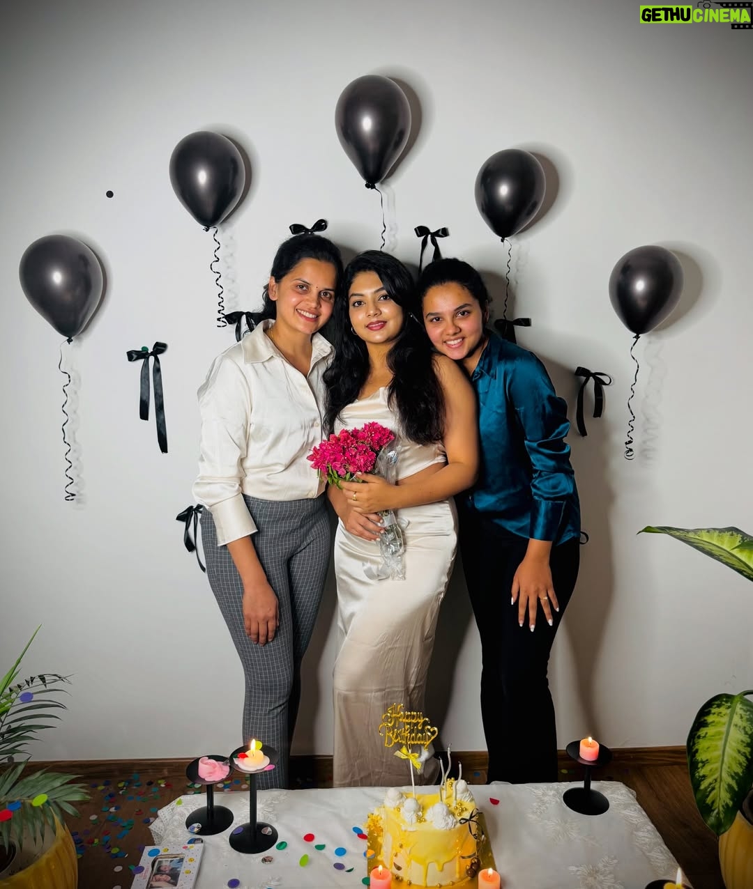 Bindu Gowda - 49K Likes - Happy birthday to me!🤍
Just here, celebrating life with my favorite humans😘