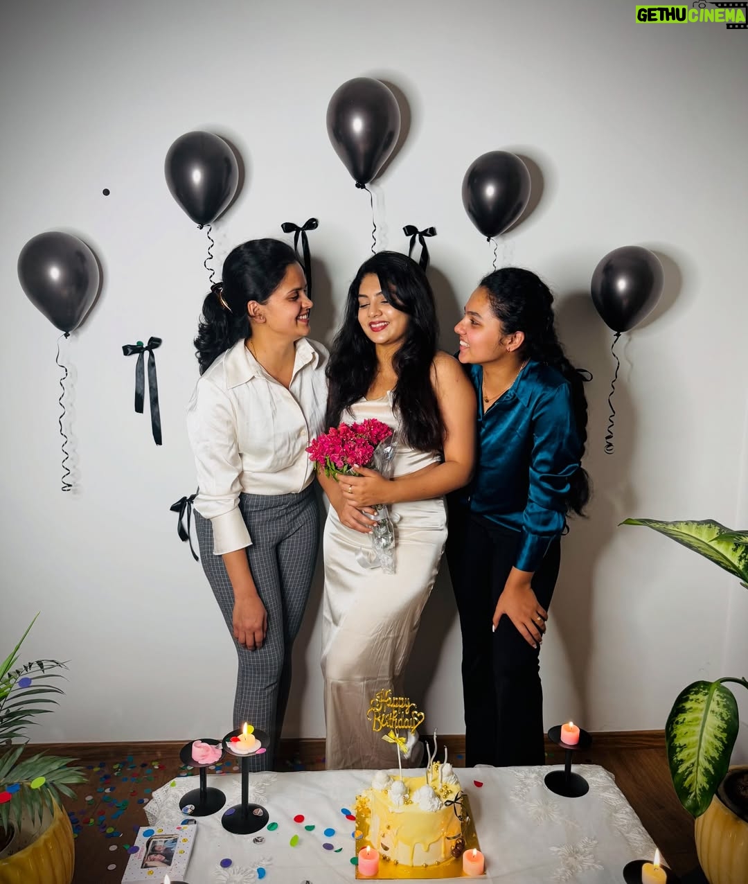 Bindu Gowda - 49K Likes - Happy birthday to me!🤍
Just here, celebrating life with my favorite humans😘