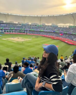 Bindu Gowda Instagram - INDIA WINS!!! 🇮🇳 Virat Kohli’s century, the crowd going crazy, that last winning moment. I don’t think I’ll ever forget this night!!❤️

What a match, what a night, what a feeling!❤️ 

#indvspak #dubai #viratkohli