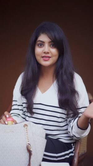 Bindu Gowda Instagram - Healthy skin? No filter? Just ✨glowing✨ from the inside out! Chicnutrix Glow is my little secret for radiant skin, and I’m letting you in on it. Use CHICBINDU10 for 10% off & sip your way to flawless skin!  @chicnutrix 

Comment “GLOW” to get the link.