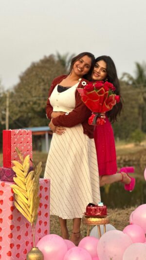 Bindu Gowda Instagram - Happy birthday Gowdthi @bindu_gowda7 🥰🫶
Celebrating you for the 3rd year in a row, and it only gets better each time. From crazy to deep convos, i feel like i know u since my childhood and u deserve all the love, happiness for the rest of ur life. ✨
Cheers to another year of laughter, success, and unforgettable memories 👭😍

#bhumikabasavaraj  #bindugowda