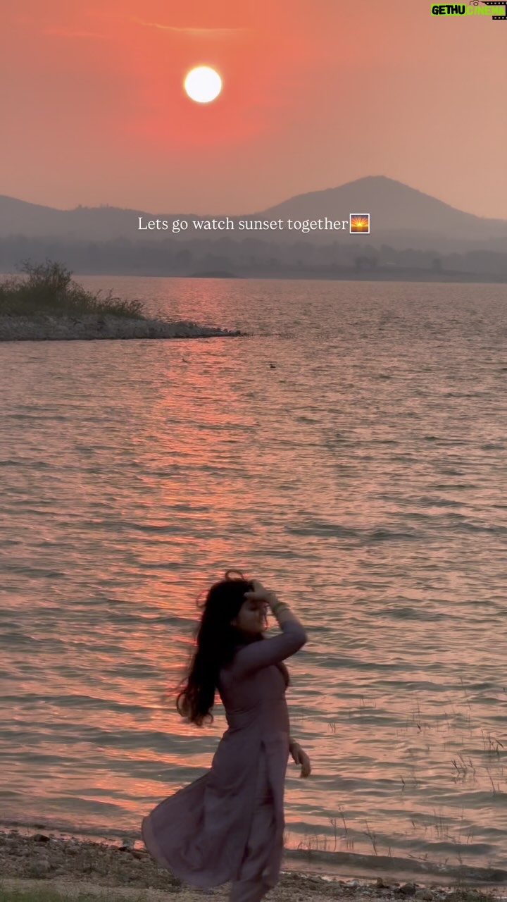 Bindu Gowda - 6.3K Likes - Sunsets like these>>>>> 🥹❤️
#bindugowda #sunset #kannada #beach #reelitfeelit #reelkarofeelkaro #trending
