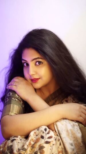 Bindu Gowda Instagram - ಮೊದ ಮೊದಲನೆ ಮೋಹವಿದು💞🙈 #bindugowda