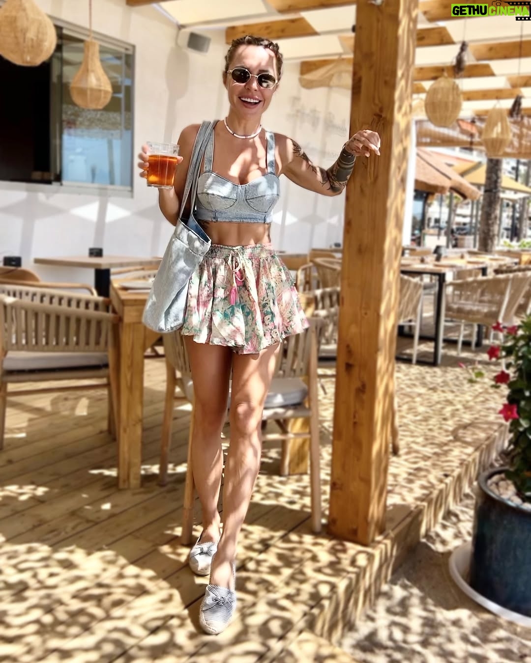 Blanka Lipinska - 24.3K Likes - Wszystkiego Najlepszego Blaniu !
Na rok przed 40stką życzę sobie zdrowia !
Bo resztę już mam ! 😎
Życzę sobie bym zmieniała się tak często jak tylko mogę, spokoju i więcej cierpliwości do ludzi i świata ! STO LAT ! 🥂