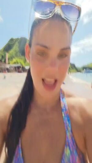 Brenda Robles Instagram - Ohhhhh mi Dios ,This is real. Pink sand and clear water. Soy bendecida y los bendigo