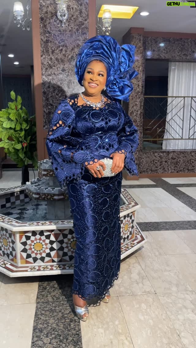 Bukky Wright - 25.6K Likes - Owambe weekend in @MAFFA_COUTURE collections š„°š
Makeup - @oteniaramakeovers
Gele - @abydouz_gele
Jewelry - @zirconluxe_exclusive
To place order for this outfit;
āŖļøFollow & Send a DM @Maffa_couture
āŖļøWhatsApp/Call: 07061727153