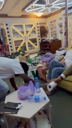 Bukky Wright Instagram - Welcome home @timidakolo we are ready…. 
-
@bukkywright thank you all for making my city the new hub of entertainment and this will blow your whole mind 🙏🏿
-
-
cc @sir_efex

#Vodi #VodiTailors #VodiDebbo #VodiKleen #VodiShoes #VodiTrainingInstitute #TheAgbadaWhisperer #InspireAGeneration #productivesince2001