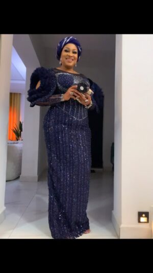 Bukky Wright Instagram - Happy #InternationalWomensDay 💃🏾 🌹🎉

Outfit 👗: @zichaelwoman 
Make-up 💄💋 : @classic_makeova