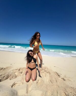 Camille Dufresne Instagram - Fun vacation things 👙