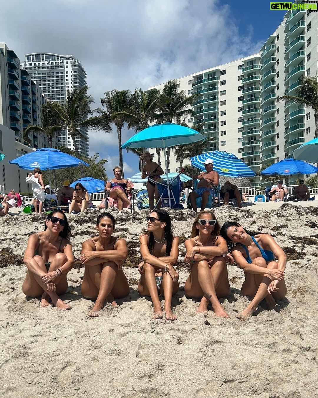 Candelaria Molfese - 31.9K Likes - Fotos de un viaje inolvidable ! Qué lindo compartir esto con ustedes 5 ! Las ❤️
1. Un paseo en barco épico @themiamiyachts
2. Una en la playa
3. Las fotos de mamá (sorprendió!)
4. Cheescake como estilo de vida 🤤
5. El auto de mis sueños @palmarental.experience @somosjecan
6. Dos gotas de agua
7. Más argentas no hay
8. Mi pasta favorita x siempre “Cacio e Pepe”
9. Me hago la cool
10. Nos hacemos las cools en Wynwood
11. Nuestro depto nos salvó, cómodo, lindo súper hogar @miamifamilyapart @may_ariadna
12. Playita
13. Un re lugar donde tomamos vino “Lagniappe”
14. Sisters
15. FIN
