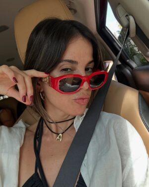 Candelaria Molfese Instagram - Fotos de un viaje inolvidable ! Qué lindo compartir esto con ustedes 5 ! Las ❤️
1. Un paseo en barco épico @themiamiyachts 
2. Una en la playa 
3. Las fotos de mamá (sorprendió!)
4. Cheescake como estilo de vida 🤤 
5. El auto de mis sueños @palmarental.experience @somosjecan 
6. Dos gotas de agua 
7. Más argentas no hay
8. Mi pasta favorita x siempre “Cacio e Pepe”
9. Me hago la cool
10. Nos hacemos las cools en Wynwood 
11. Nuestro depto nos salvó, cómodo, lindo súper hogar @miamifamilyapart @may_ariadna 
12. Playita 
13. Un re lugar donde tomamos vino “Lagniappe”
14. Sisters 
15. FIN