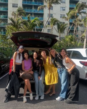 Candelaria Molfese Instagram - Fotos de un viaje inolvidable ! Qué lindo compartir esto con ustedes 5 ! Las ❤️
1. Un paseo en barco épico @themiamiyachts 
2. Una en la playa 
3. Las fotos de mamá (sorprendió!)
4. Cheescake como estilo de vida 🤤 
5. El auto de mis sueños @palmarental.experience @somosjecan 
6. Dos gotas de agua 
7. Más argentas no hay
8. Mi pasta favorita x siempre “Cacio e Pepe”
9. Me hago la cool
10. Nos hacemos las cools en Wynwood 
11. Nuestro depto nos salvó, cómodo, lindo súper hogar @miamifamilyapart @may_ariadna 
12. Playita 
13. Un re lugar donde tomamos vino “Lagniappe”
14. Sisters 
15. FIN