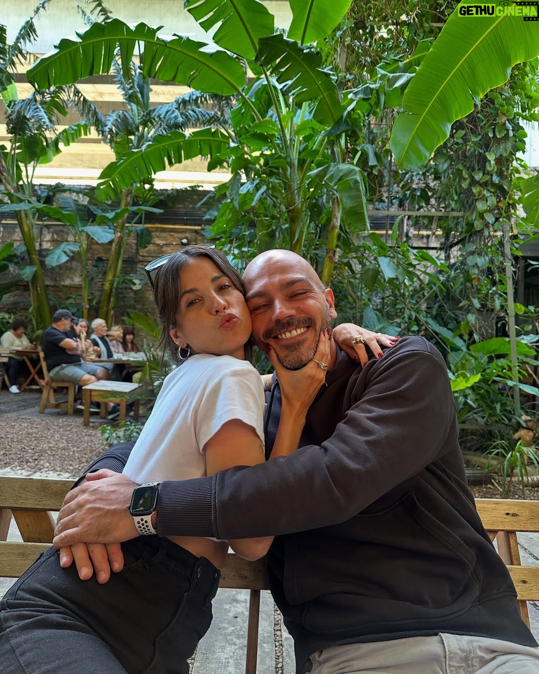 Candelaria Molfese - 30.9K Likes - De los últimos días ❤️
1. Siempre en @borjacafe
2. @urbanaplayfm tqm
3. Nuestro proyecto 2025 @coumolfese
4. Mi amigo es muy lindo @dano_irustia
5. @borjacafe lanzó nueva carta
6. Nuestras noches mágicas en nuestro hogar
7. Mis amigas y ella @juligiovannacci @delfivaccarezza
8. Mi mamá, mi papastro y el 🥃
9. Una Nike y Almen muy cómoda
10. La joda con los hermanos Gambandé
11. Calle corrientes y nosotras @clarialonso
12. Mendoza me enamoraste
