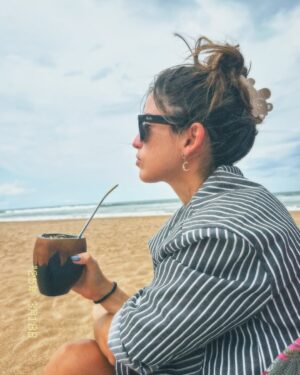 Candelaria Molfese Instagram - Un random de mitad de semana ❤️
1. Una escapada a 🇺🇾 
2. Encontre hoponopono ❤️
3. Los mates te salvan siempre 
4. Mi mejor amigo y yo de joda 
5. Playitaaaa
6. Una lloradita y a seguir
7. Es dueña de todo 
8. Que no se corte @brendagandiniok 
9. Me encontré a mis hermanas en el gym 
10. Los besos siempre sanan 
11. La familia q elegí 
12. Un atardecer ❤️