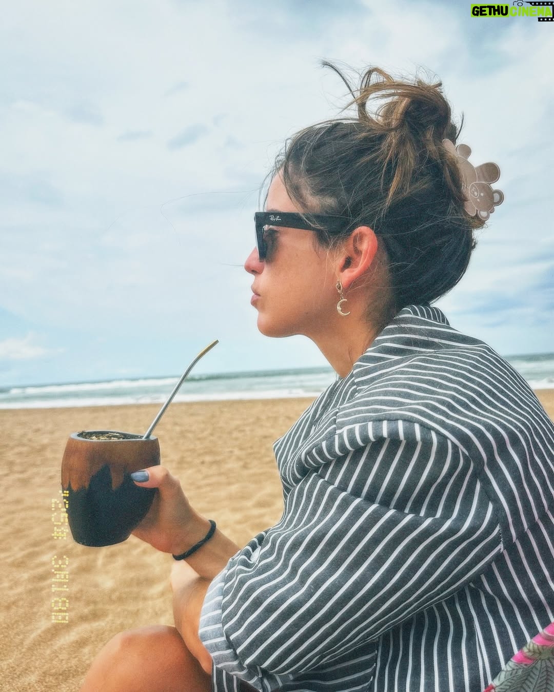 Candelaria Molfese - 30.8K Likes - Un random de mitad de semana ❤️
1. Una escapada a 🇺🇾
2. Encontre hoponopono ❤️
3. Los mates te salvan siempre
4. Mi mejor amigo y yo de joda
5. Playitaaaa
6. Una lloradita y a seguir
7. Es dueña de todo
8. Que no se corte @brendagandiniok
9. Me encontré a mis hermanas en el gym
10. Los besos siempre sanan
11. La familia q elegí
12. Un atardecer ❤️