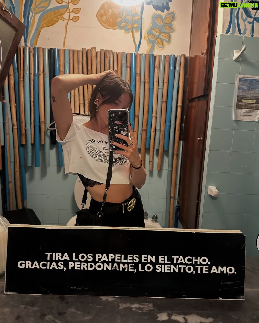 Candelaria Molfese - 30.8K Likes - Un random de mitad de semana ❤️
1. Una escapada a 🇺🇾
2. Encontre hoponopono ❤️
3. Los mates te salvan siempre
4. Mi mejor amigo y yo de joda
5. Playitaaaa
6. Una lloradita y a seguir
7. Es dueña de todo
8. Que no se corte @brendagandiniok
9. Me encontré a mis hermanas en el gym
10. Los besos siempre sanan
11. La familia q elegí
12. Un atardecer ❤️