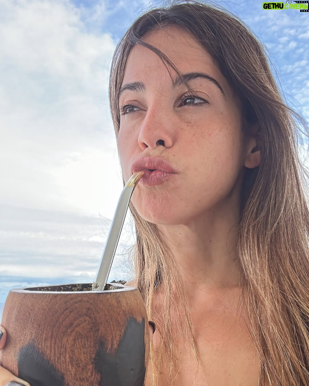 Candelaria Molfese - 30.8K Likes - Un random de mitad de semana ❤️
1. Una escapada a 🇺🇾
2. Encontre hoponopono ❤️
3. Los mates te salvan siempre
4. Mi mejor amigo y yo de joda
5. Playitaaaa
6. Una lloradita y a seguir
7. Es dueña de todo
8. Que no se corte @brendagandiniok
9. Me encontré a mis hermanas en el gym
10. Los besos siempre sanan
11. La familia q elegí
12. Un atardecer ❤️