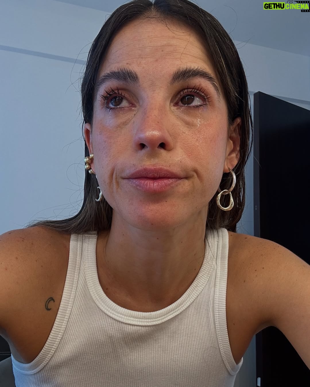 Candelaria Molfese - 30.8K Likes - Un random de mitad de semana ❤️
1. Una escapada a 🇺🇾
2. Encontre hoponopono ❤️
3. Los mates te salvan siempre
4. Mi mejor amigo y yo de joda
5. Playitaaaa
6. Una lloradita y a seguir
7. Es dueña de todo
8. Que no se corte @brendagandiniok
9. Me encontré a mis hermanas en el gym
10. Los besos siempre sanan
11. La familia q elegí
12. Un atardecer ❤️