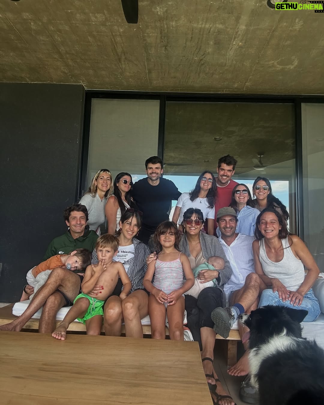 Candelaria Molfese - 30.8K Likes - Un random de mitad de semana ❤️
1. Una escapada a 🇺🇾
2. Encontre hoponopono ❤️
3. Los mates te salvan siempre
4. Mi mejor amigo y yo de joda
5. Playitaaaa
6. Una lloradita y a seguir
7. Es dueña de todo
8. Que no se corte @brendagandiniok
9. Me encontré a mis hermanas en el gym
10. Los besos siempre sanan
11. La familia q elegí
12. Un atardecer ❤️