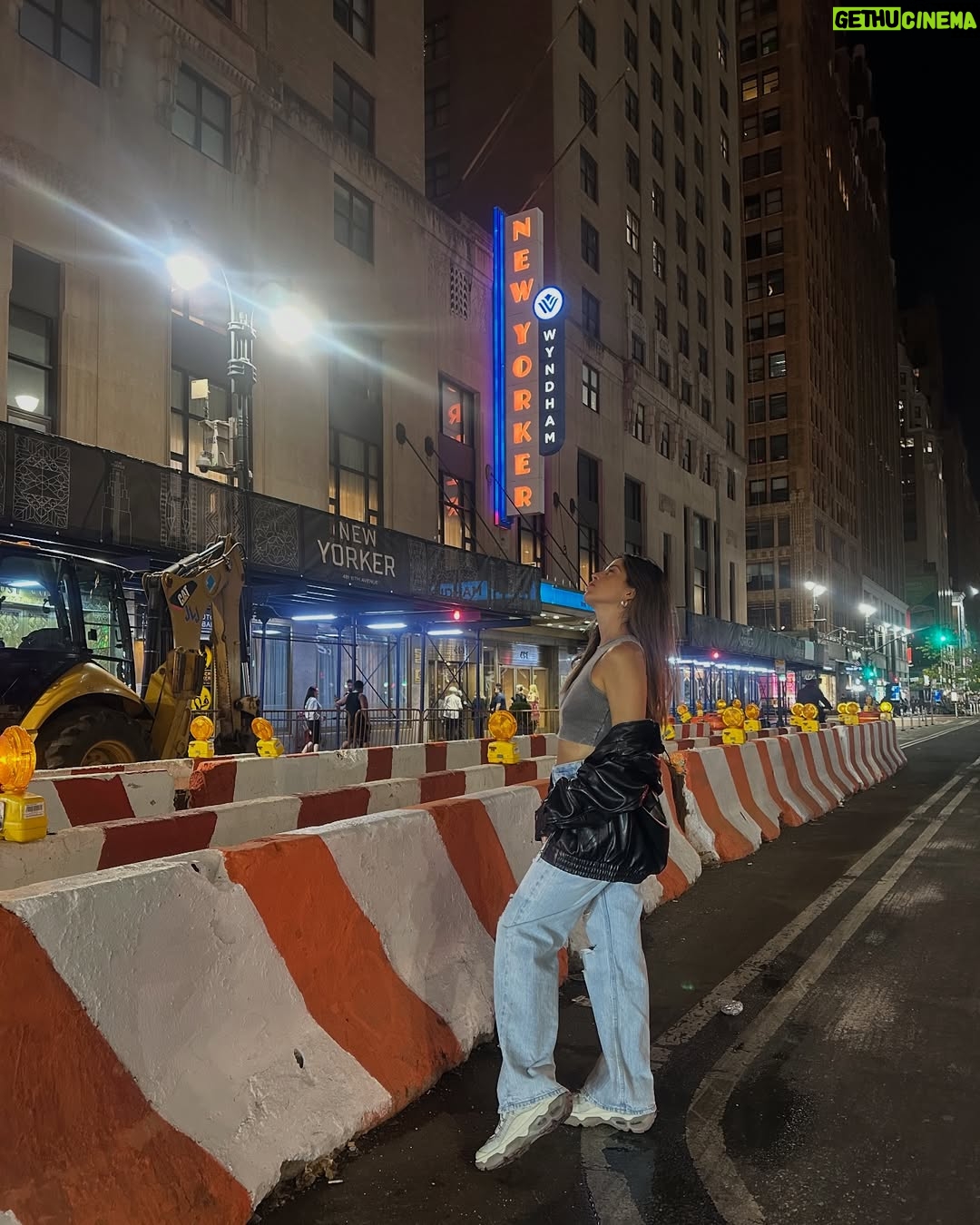 Candelaria Molfese - 28.1K Likes - Unos días mágicos en NY ! Qué felicidad volver a visitar esta ciudad y juntas @coumolfese
1. Para obligatoria un 🥨
2. De vinito y filosofía
3. A pura caminata con jugo de apio
4. Un laminado que va a quedar en mi cora
5. Nuestro espejo en el @wyndhamrewards_latamc @may_ariadna
6. Encontrarme con amigos en NY
7. Una en “Williamsburg”
8. Bagels del amor
9. Hotel que usó y recomiendo @wyndhamrewards_latamc gracias @may_ariadna ❤️🫶🏻
10. Nuestras noches locas
11. Central Park
12. Central park x2
13. Lente sucio by @coumolfese
14. Una imagen de ❤️
15. Calor en NY
16. Chau chau nos vemos la próxima !!! @wyndhamrewards_latamc @may_ariadna