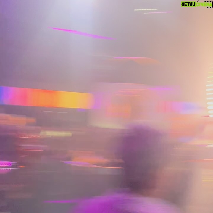 Carla Marins - 22.8K Likes - @tvglobo 60 anos!
Festa linda, reencontro de amigos, celebração de tantos talentos, de ontem e hoje! Tanto a agradecer por toda a minha trajetória nesta casa e também celebrar o novo capítulo desta história que vem aí!