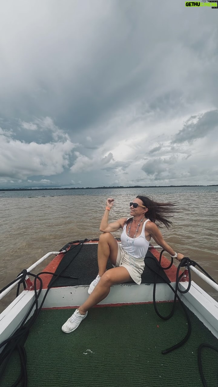 Carla Marins - 3.5K Likes - Através da atriz e produtora @soniadepaula participei do projeto « Lê pra mim ? » que incentiva a leitura de livros infantis brasileiros por todo o país e acabei realizando um sonho, conhecer a Amazônia! Grandiosa, e potente, ela é nossa!
Honremos!
Cuidemos!