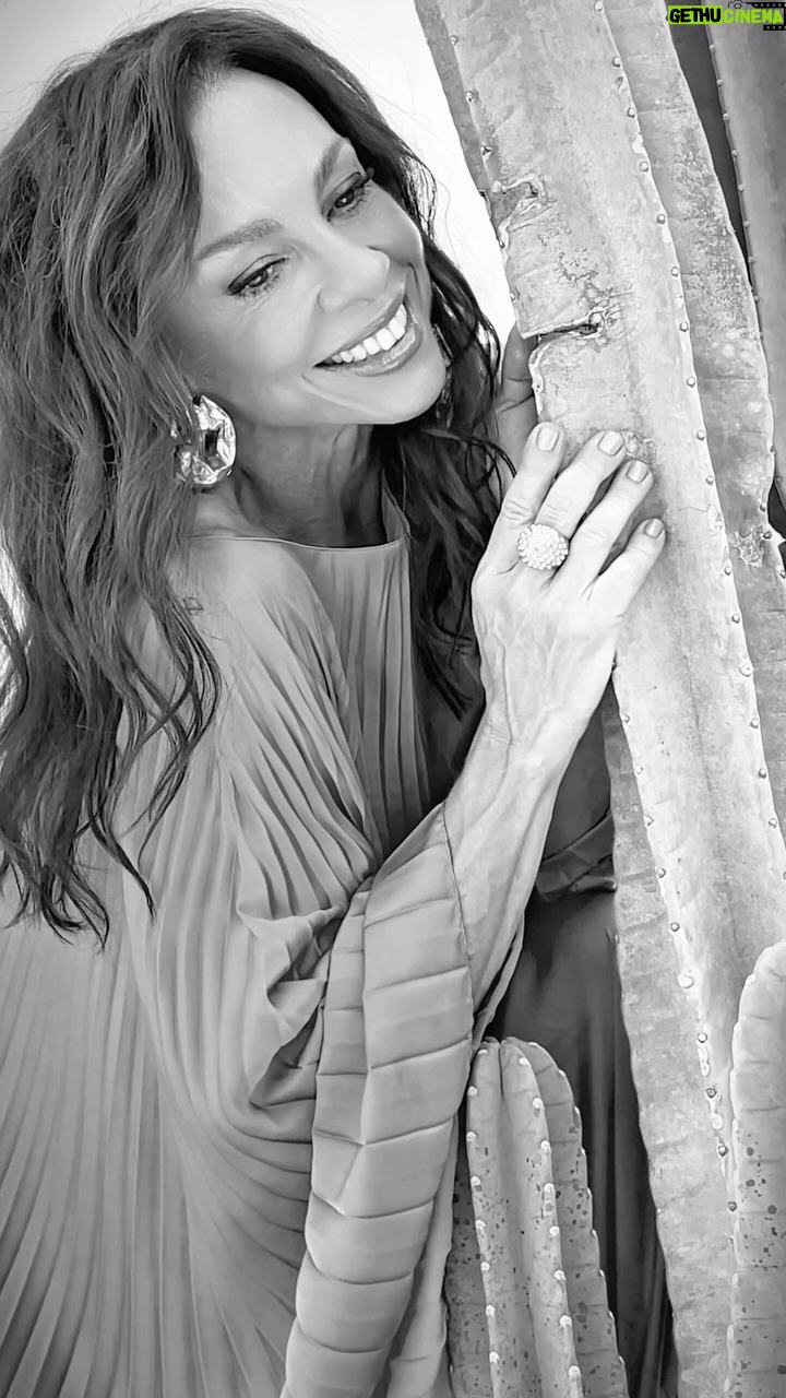 Carla Marins - 2K Likes - Bastidores de hoje com essa queridaaaaaa que eu amei fotografar @carlamarinsoficial maravilhosa ! Tem capa linda vinda aí! ❤️✨
Fotos @priscilanicheli_ph
Assessoria @julycaldas
Styling @samantha_szczerb
Beleza @zuhribeirobeauty_
Locação @casajoa94