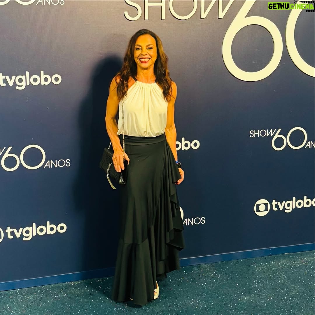 Carla Marins - 22.8K Likes - @tvglobo 60 anos!
Festa linda, reencontro de amigos, celebração de tantos talentos, de ontem e hoje! Tanto a agradecer por toda a minha trajetória nesta casa e também celebrar o novo capítulo desta história que vem aí!