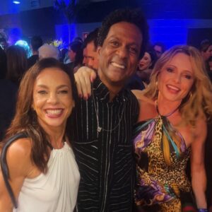 Carla Marins Instagram - @tvglobo  60 anos! 
Festa linda, reencontro de amigos, celebração de tantos talentos, de ontem e hoje! Tanto a agradecer  por toda a minha trajetória nesta casa e também celebrar o novo capítulo desta história que vem aí!