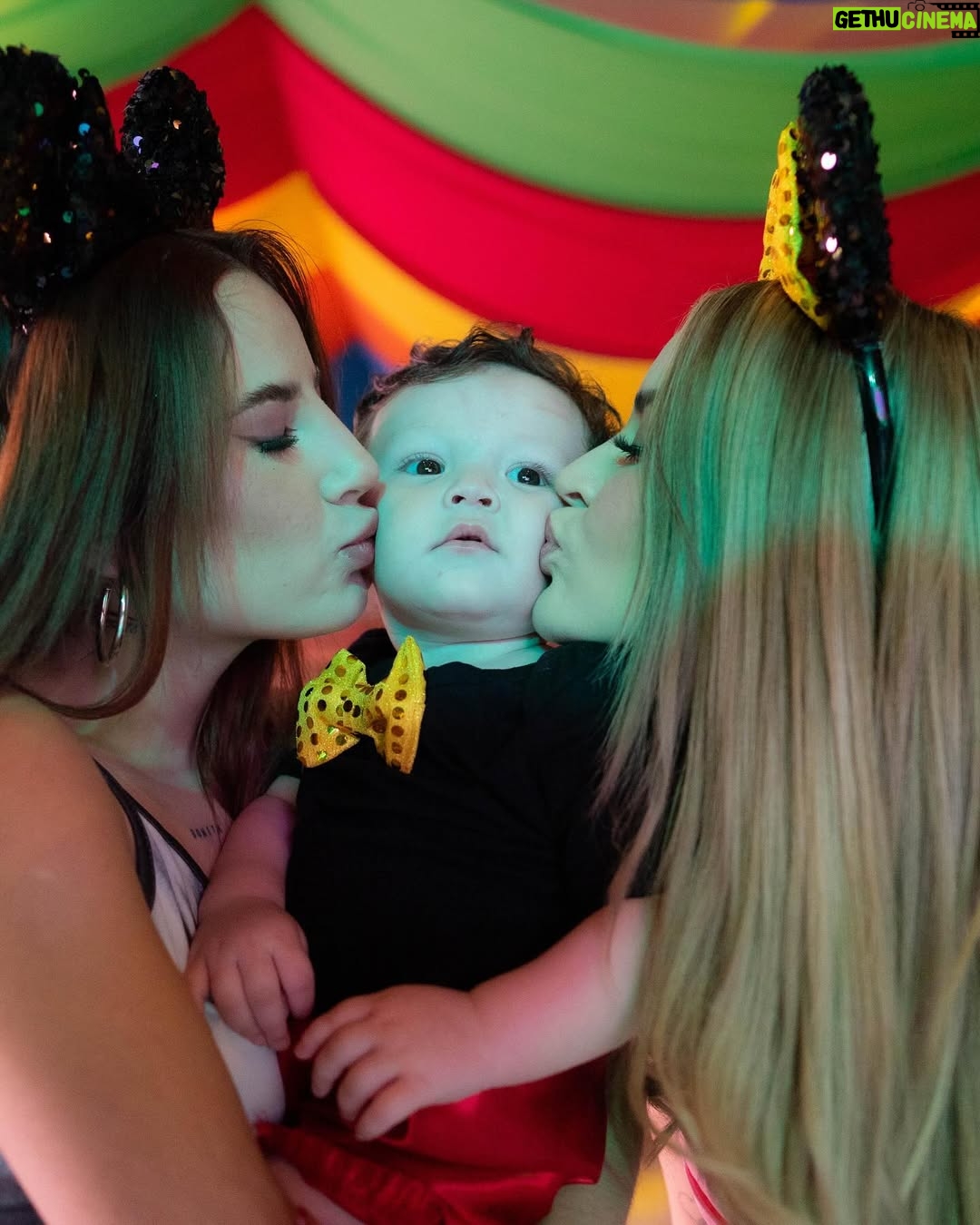 Carol Castro - 418.8K Likes - Mi pequeño bebé hoy cumple 2 añitos y parece que fue ayer cuando estaba toda asustada porque tenía contracciones…🥹❤️

El amor de mi vida, mi príncipe, mi amor, mi mejor amigo, mi compañerito, mi vida, mi TODO😭❤️ soy tan afortunada de ser su mamá 
Te amo hijo, te amo de una manera inexplicable, te amo por sobre todas las cosas❤️ Feliz cumpleaños mi Arturito bebé