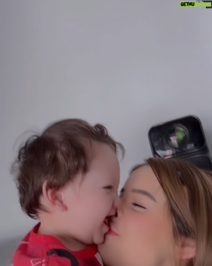 Carol Castro - 418.8K Likes - Mi pequeño bebé hoy cumple 2 añitos y parece que fue ayer cuando estaba toda asustada porque tenía contracciones…🥹❤️

El amor de mi vida, mi príncipe, mi amor, mi mejor amigo, mi compañerito, mi vida, mi TODO😭❤️ soy tan afortunada de ser su mamá 
Te amo hijo, te amo de una manera inexplicable, te amo por sobre todas las cosas❤️ Feliz cumpleaños mi Arturito bebé