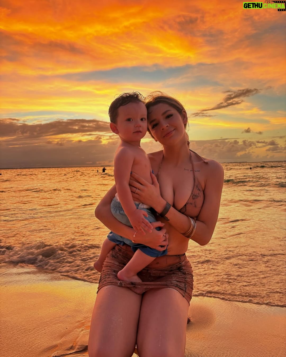 Carol Castro - 818.4K Likes - Me llenas de vida 🥰