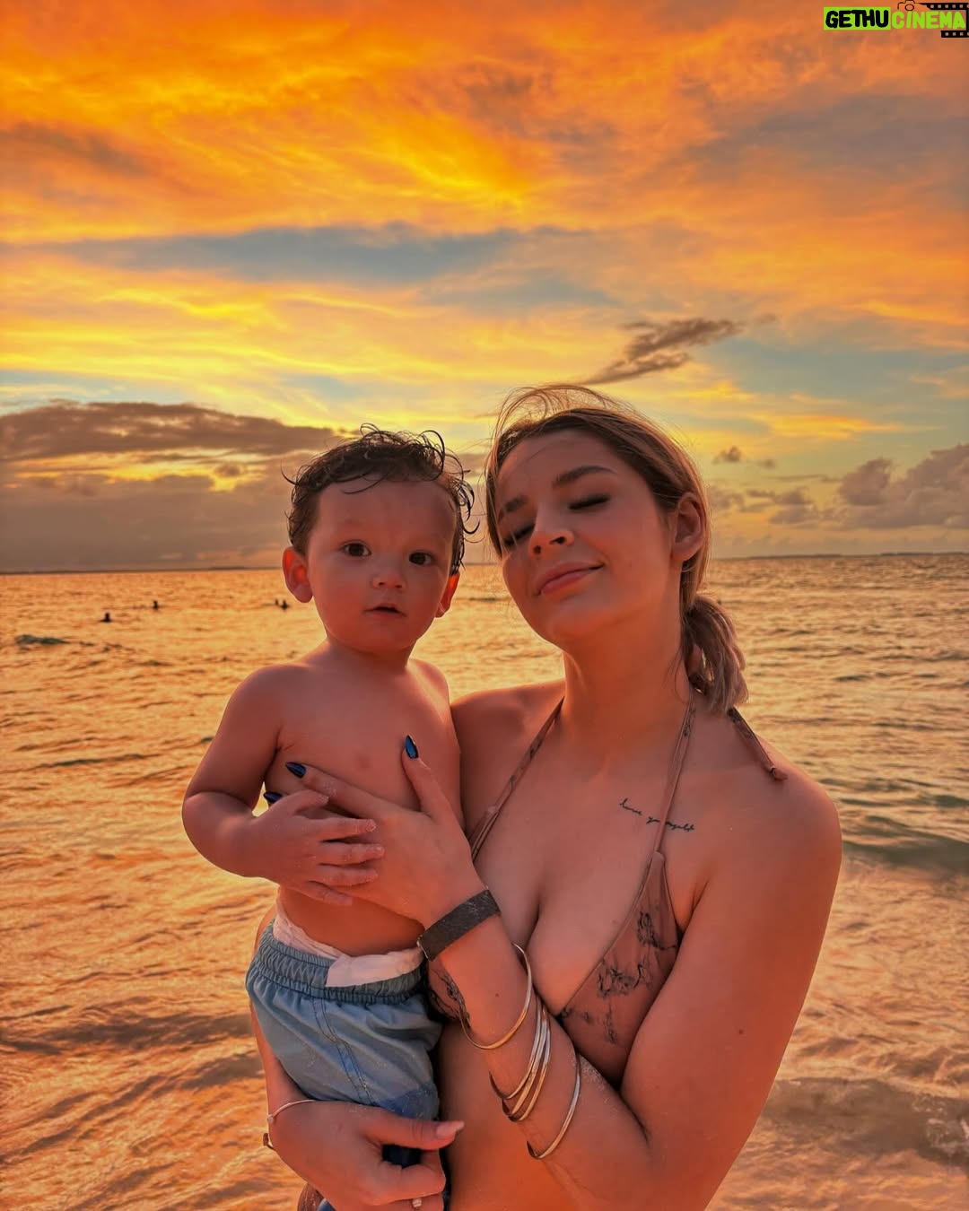 Carol Castro - 818.4K Likes - Me llenas de vida 🥰