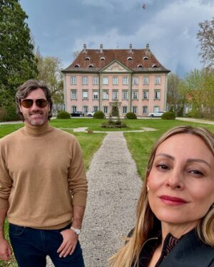 Carola Julio Instagram - Visitando a mi mamadre y a mi tío en Alemania. Con ellos viví entre España y Alemania y guardo los mejores recuerdos de juventud, esa juventud que saliendo del colegio, poco sabe del futuro, de decisiones correctas de qué estudiar, y con esa poca madurez propia de los 17. Pienso, cómo es posible que antes habían parejas que se casaban a partir de los 15 años o antes…. Si hasta nuestros abuelos, y de ahí para atrás ni decir, fueron precoces y la responsabilidad se vivía a tan temprana edad! 
Eternamente agradecida de todo. Los  adoro! ❤️